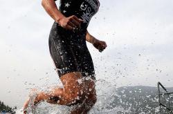 开云APP-运动员们展现出色表现，引人侧目