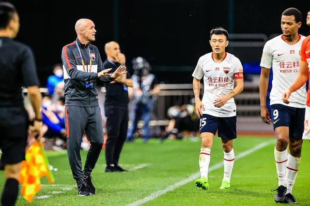 河南建业状态低迷，连败增加压力