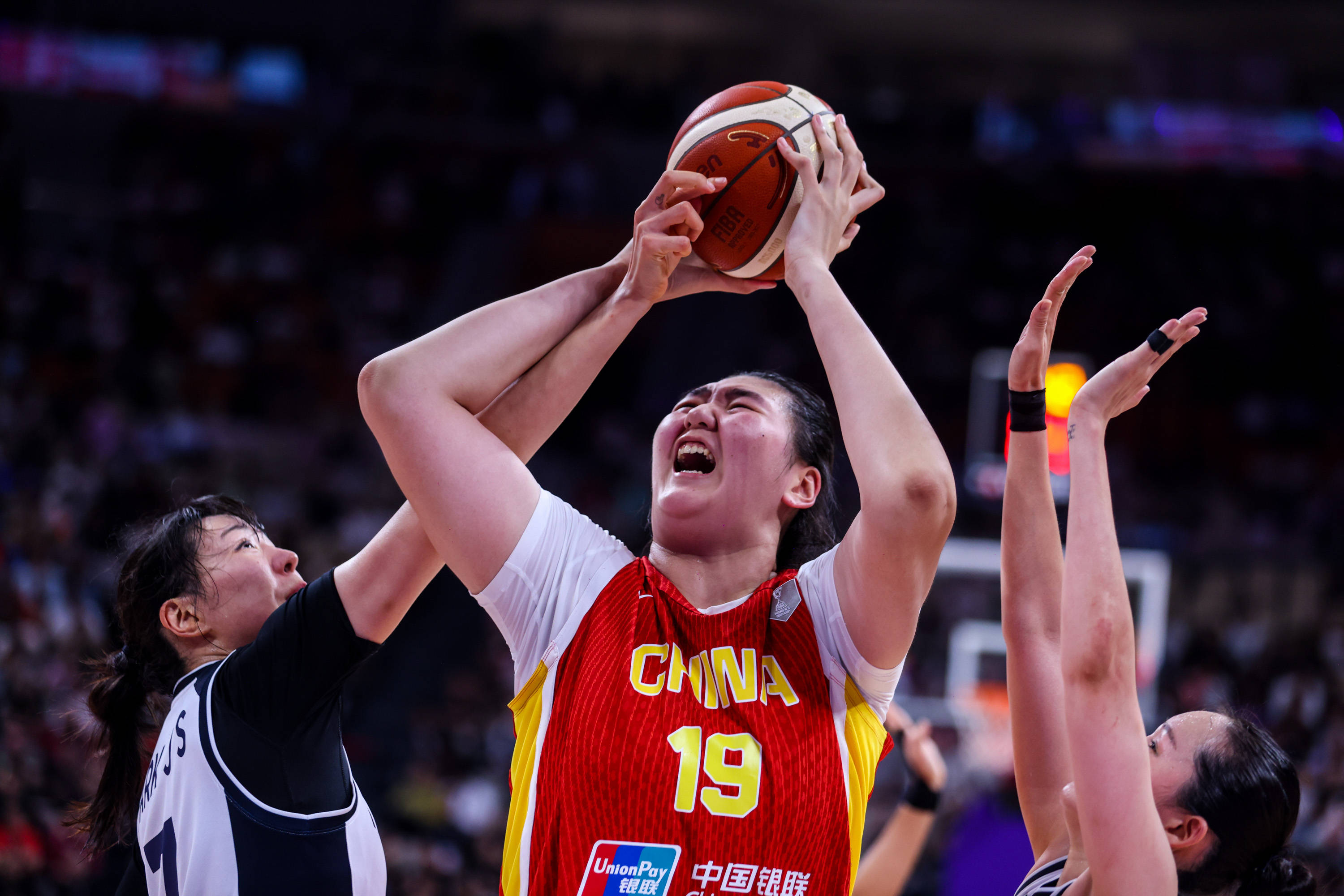 包含快节奏的比赛让球迷们目不暇接的词条