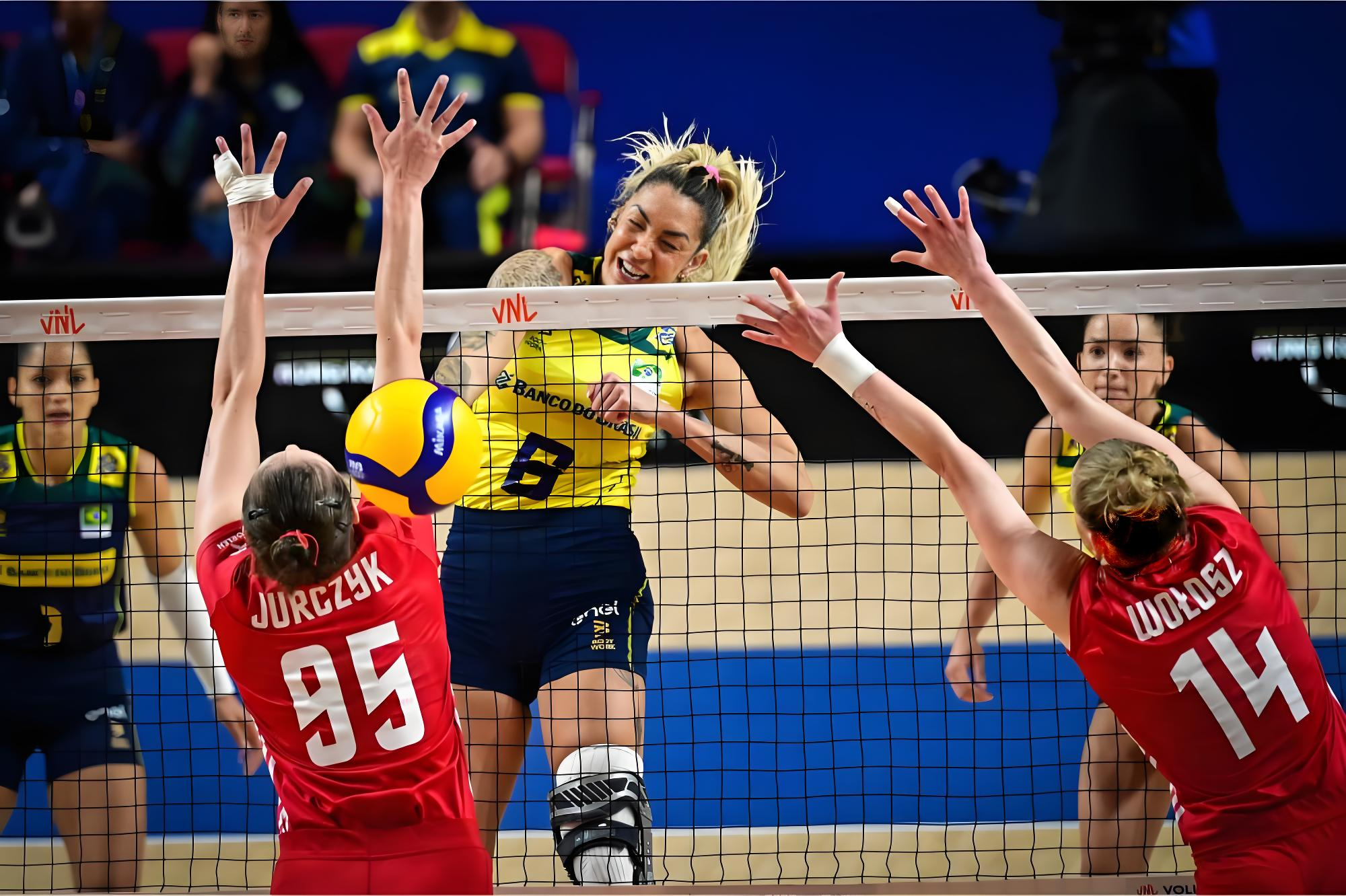 巴西选手在排球比赛中力克对手,晋级 巴西选手在排球比赛中力克对手,晋级