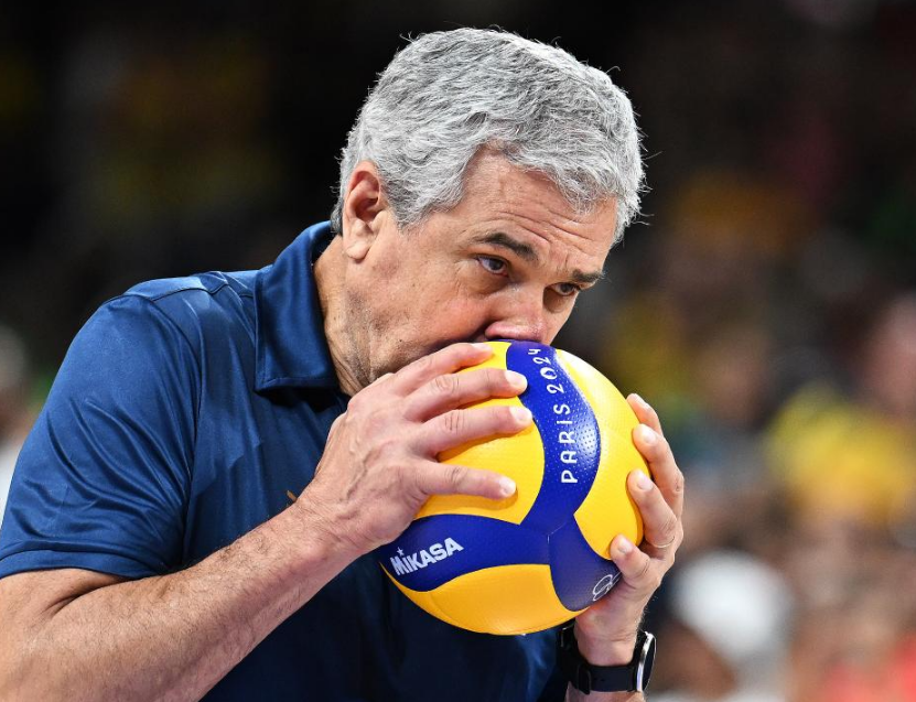 巴西选手在排球比赛中力克对手,晋级 巴西选手在排球比赛中力克对手,晋级