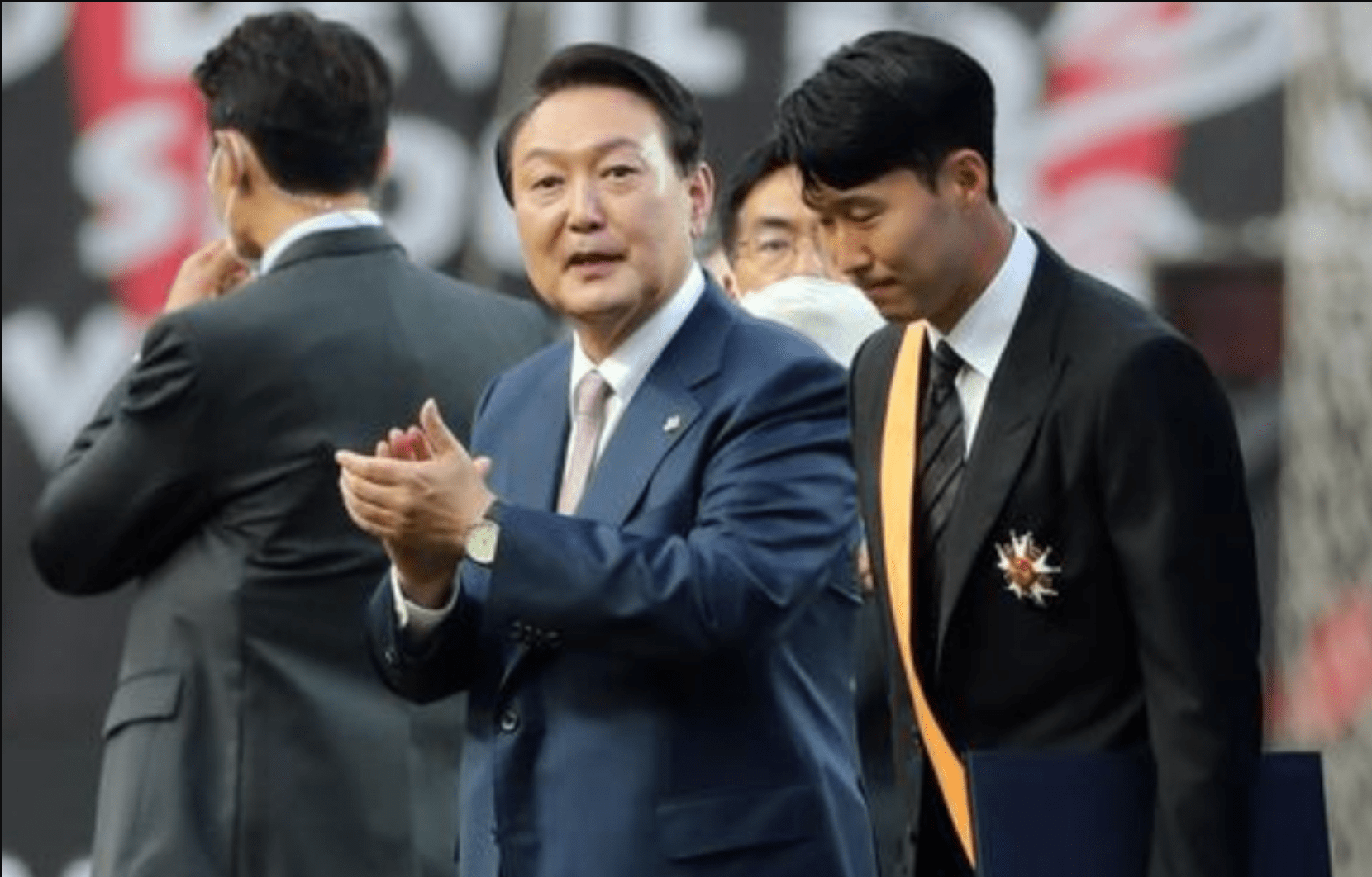 韩国队奋力拼搏，成功取胜晋级