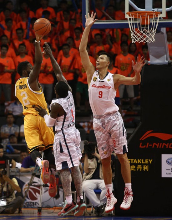 太阳逆转上海队,易建联关键制胜 太阳逆转上海队,易建联关键制胜