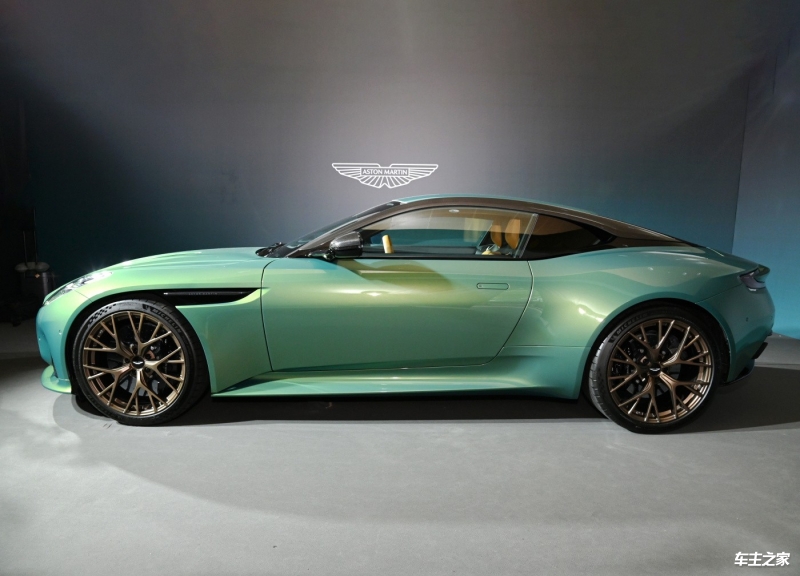 阿斯顿马丁轻取哈斯车队,塞恩斯惊艳四座 阿斯顿马丁轻取哈斯车队,塞恩斯惊艳四座